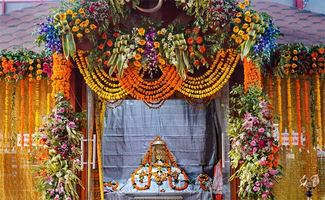 Ram City is Decorated with Flowers from Kashi - Sakshi