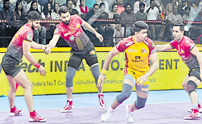 PKL 10 Bengaluru Bulls Beat Telugu Titans Patna Defeat UP - Sakshi