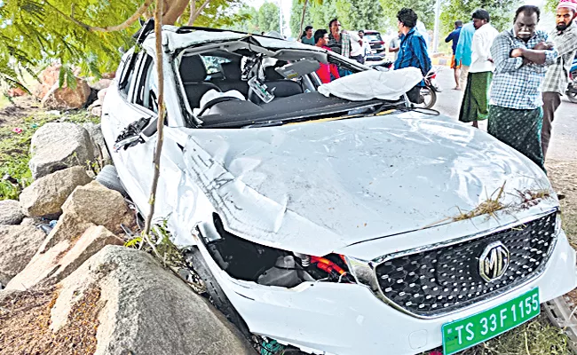 A speeding car hits the divider - Sakshi