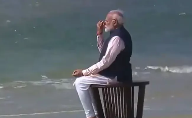 PM Modi Performs Pranayama Offers Prayers At Ram Setu Site  - Sakshi