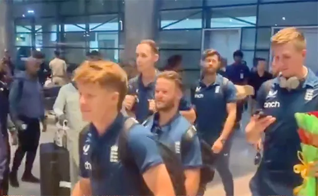 England team arrive in Hyderabad ahead of 1st Test against India - Sakshi