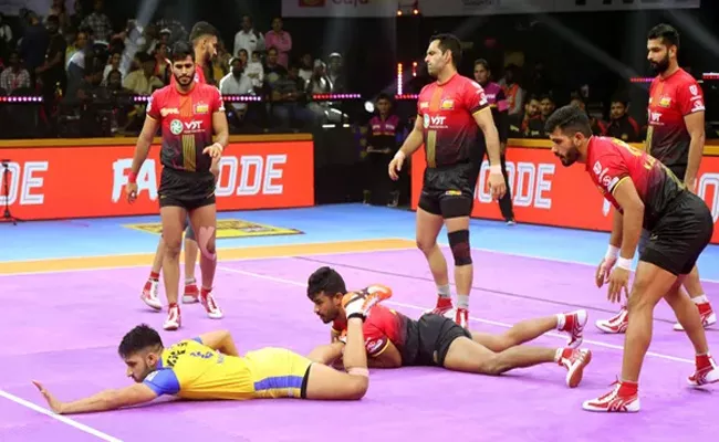 Tamil Thalaivas Beat Bengaluru Bulls 45-28 - Sakshi