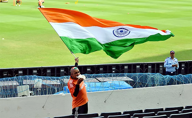 Team India Super Fan Sudhir Gautam Choudhary Going To Be Special Attraction In India Vs England Hyderabad Test Match - Sakshi