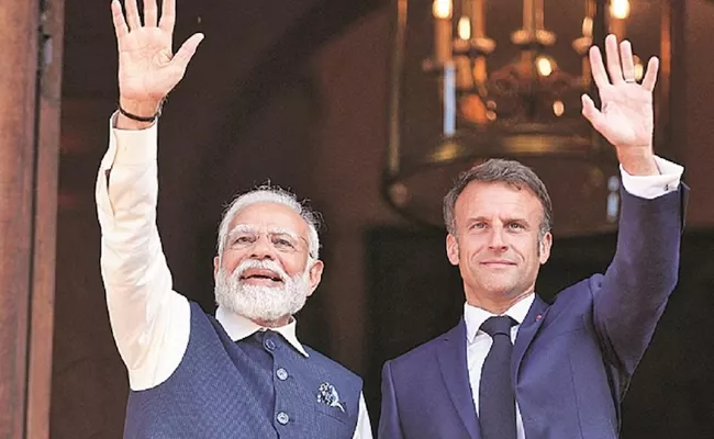 President Macron Holds Roadshow Alongside PM In Jaipur - Sakshi