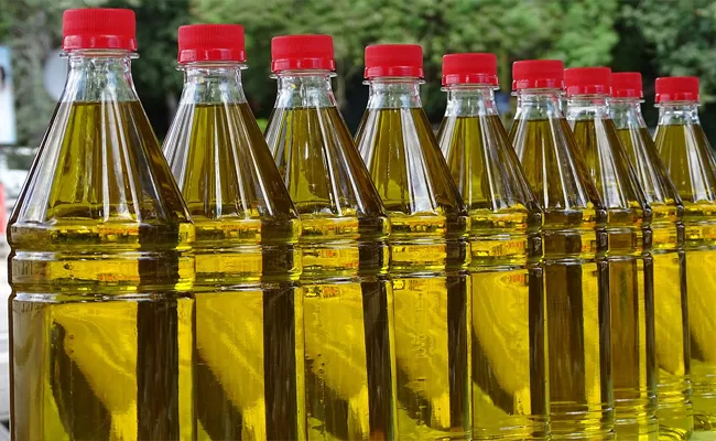 Central Govt Urges Cooking Oil Firms To Adjust Prices - Sakshi