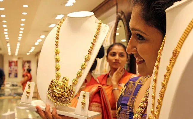 22 And 24 Carat Gold Rate In India - Sakshi