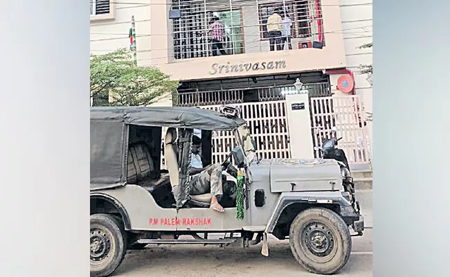 A ninth grade boy who hanged himself from a fan - Sakshi