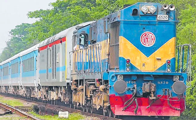 Special trains for Sankranti: telangana - Sakshi