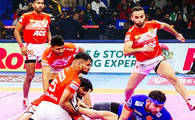 PKL 2023: Dabang Delhi Massive Win Over Gujarat Giants - Sakshi