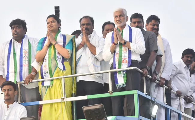 YS Jagan Mohan Reddy Samagika Bus Yathra- Sakshi