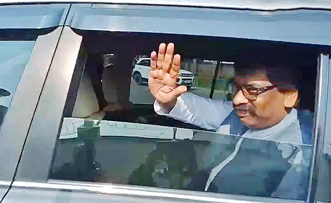 Missing Jharkhand CM Hemant Soren Reappear Updates - Sakshi