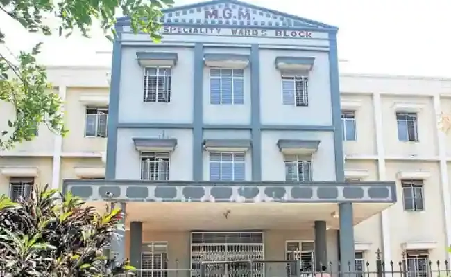 MGM superintendent punishes PG medical student - Sakshi