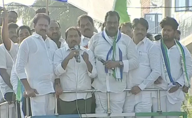 Ysrcp Samajika Sadhikara Bus Yatra In Malikipuram Konaseema District - Sakshi