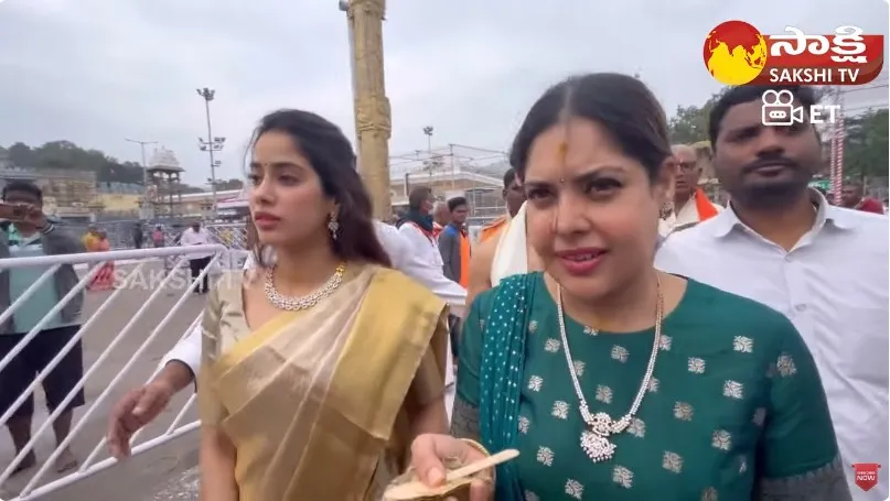 Devara Actress Janhvi Kapoor With Maheswari Visits Tirumala 