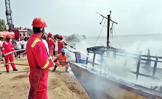 Boat Fire Accident At Yanam - Sakshi