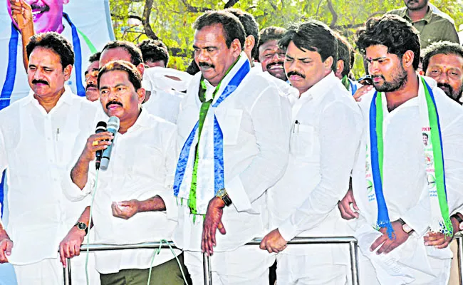 YSRCP Samajika Sadhikara Bus Yatra in BR Ambedkar Konaseema District - Sakshi