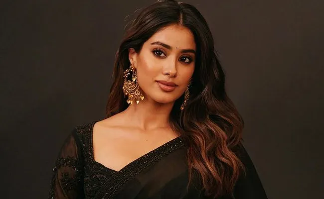 Janhvi Kapoor Say s She Never Date An Actors - Sakshi