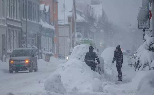 Extreme cold leaves thousands without power in Nordic countries - Sakshi