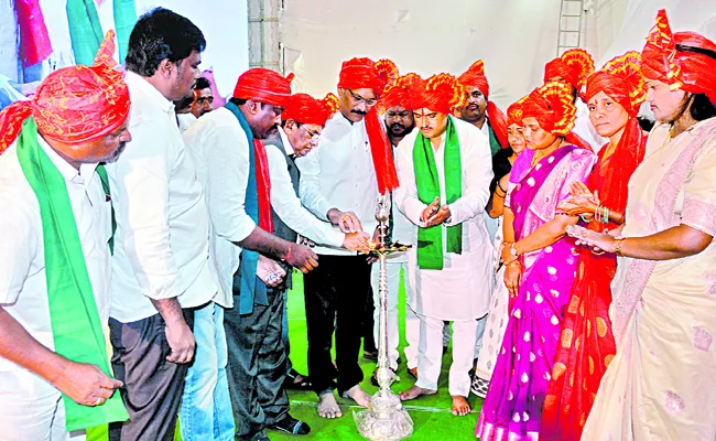 Leaders of Tribal Sanghas in Tribal Sankharavam Sabha - Sakshi