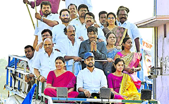 YSRCP Samajika Sadhikara Bus Yatra in Anantapur district - Sakshi