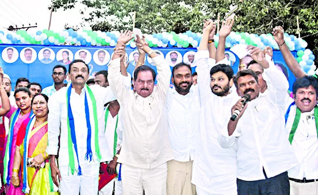 YSRCP Samajika Sadhikara Bus Yatra in YSR District Badvel - Sakshi