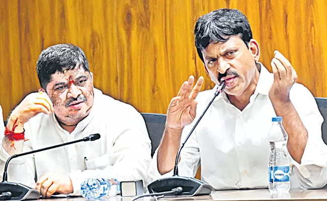 Ponguleti Srinivas Reddy Ponnam Prabhakar In Media conference - Sakshi