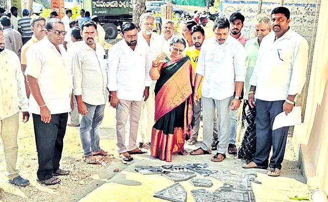 Demolition of panchayat stone plaque In Nidamanur - Sakshi