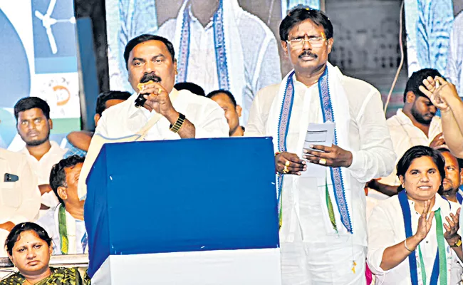 YSRCP Bus Yatra Success Grandly At Mangalagiri - Sakshi