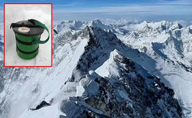 Mount Everest Stinks Of Poo As Climbers Open Toilet - Sakshi