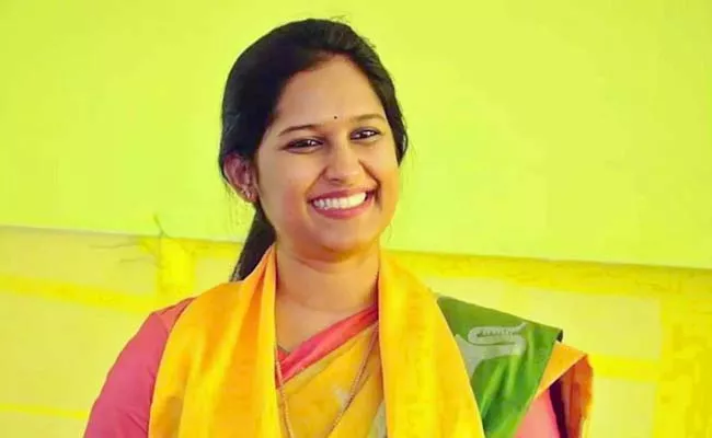 TDP Dalit Leader Sravani from Singanamala humiliated By Party Colleague - Sakshi