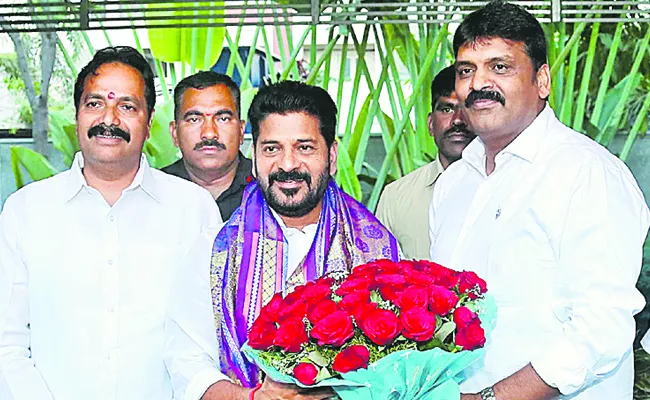 Ex Mayor Bonthu Rammohan Meet Cm Revanth - Sakshi