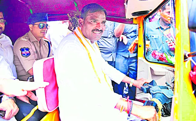 Autos allowed at Yadadri temple after two years - Sakshi