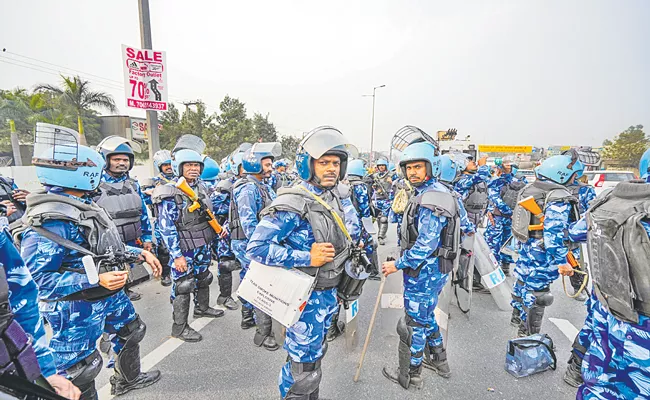 Farmers movement: Delhi Chalo March by Farmers vs Delhi Police - Sakshi