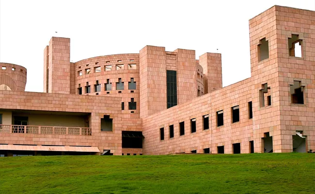 ISB Has Been Ranked As The Top Business School - Sakshi