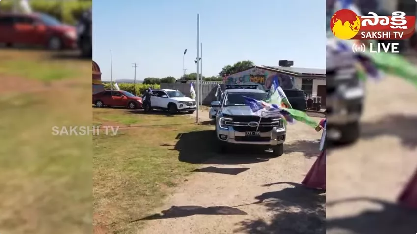 YSRCP Supporters Car Rally At Melbourne - Sakshi