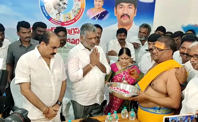 Chevireddy And Balineni Open Darshi Ysrcp Office - Sakshi