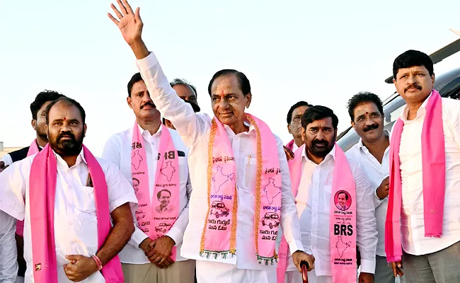 Kommineni Srinivasa Rao Comments On KCR Public Meeting In Nalgonda - Sakshi