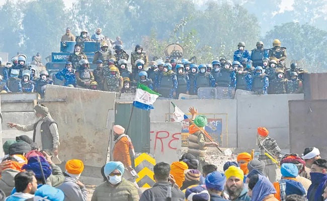 Farmers movement, Delhi Chalo: Tear gas fired as farmers gather at Shambhu border - Sakshi