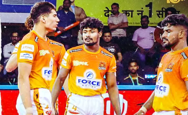 PKL 10: Puneri Paltan Edge Out Bengal Warriors - Sakshi