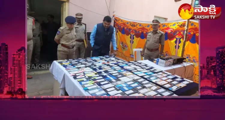 Railway Police Recovered Stolen Mobile Phones