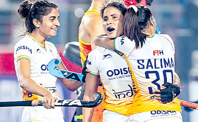 Womens hockey sensational victory - Sakshi