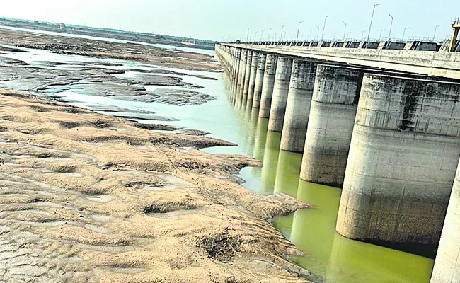 Annaram barrage is empty - Sakshi