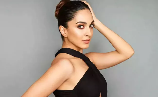 Farhan Akhtar welcomes Kiara Advani to Don 3 To Star Opposite Ranveer Singh - Sakshi