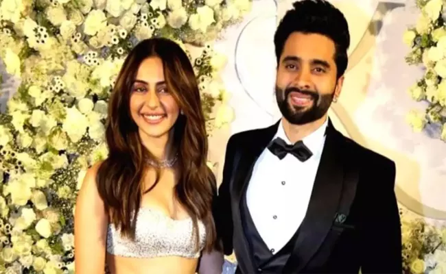 Rakul Preet Singh, Jackky Bhagnani are Married with Anand Karaj Ceremony - Sakshi