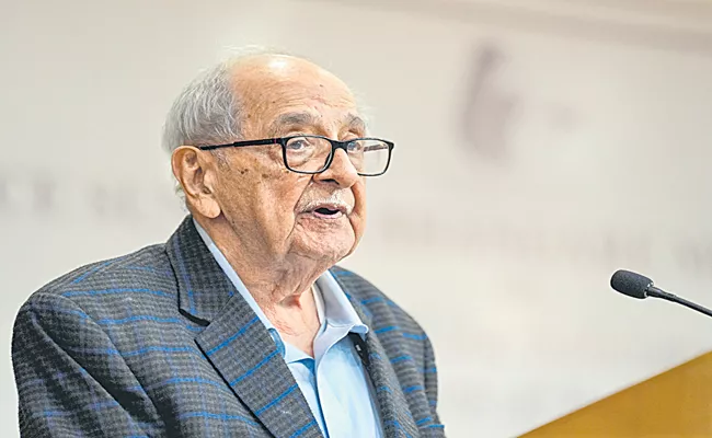 Senior Supreme Court advocate Fali S Nariman passed away - Sakshi