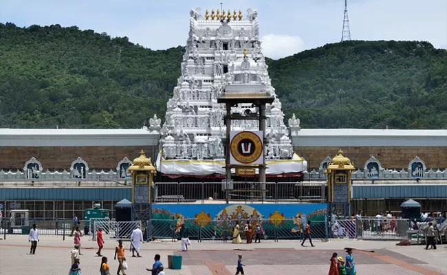 Tirumala Updates: Rush At Tirumala And May Month Tickets Dates Updates - Sakshi