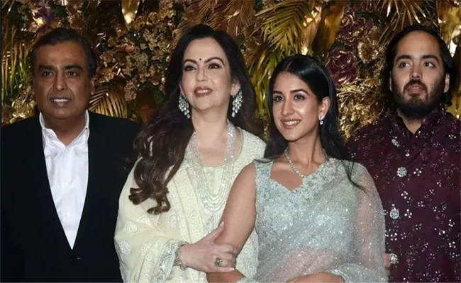 Mukesh Nita Ambani Gave Expensive Gifts to Their Daughter in Law - Sakshi