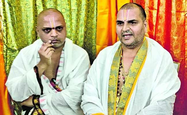 Tirumala: Venugopala Comments on Ramana - Sakshi