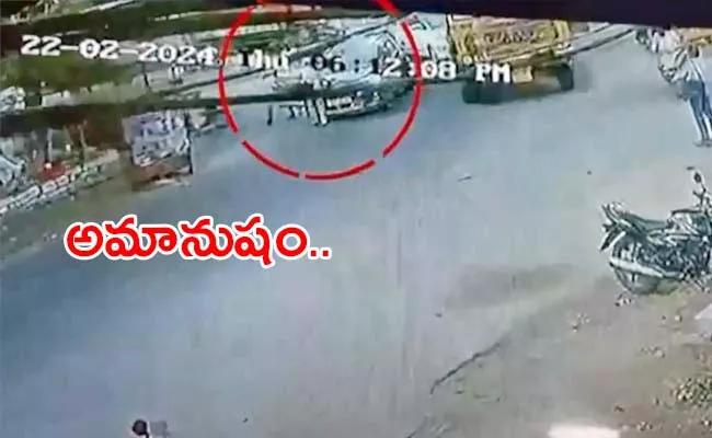 Nizamabad: Beggar died in Road Accident Due - Sakshi