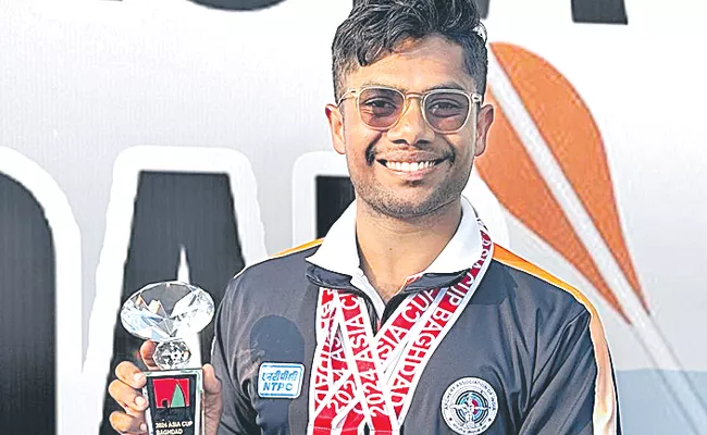 Dheeraj won three golds in the Asia Cup Archery Tournament - Sakshi